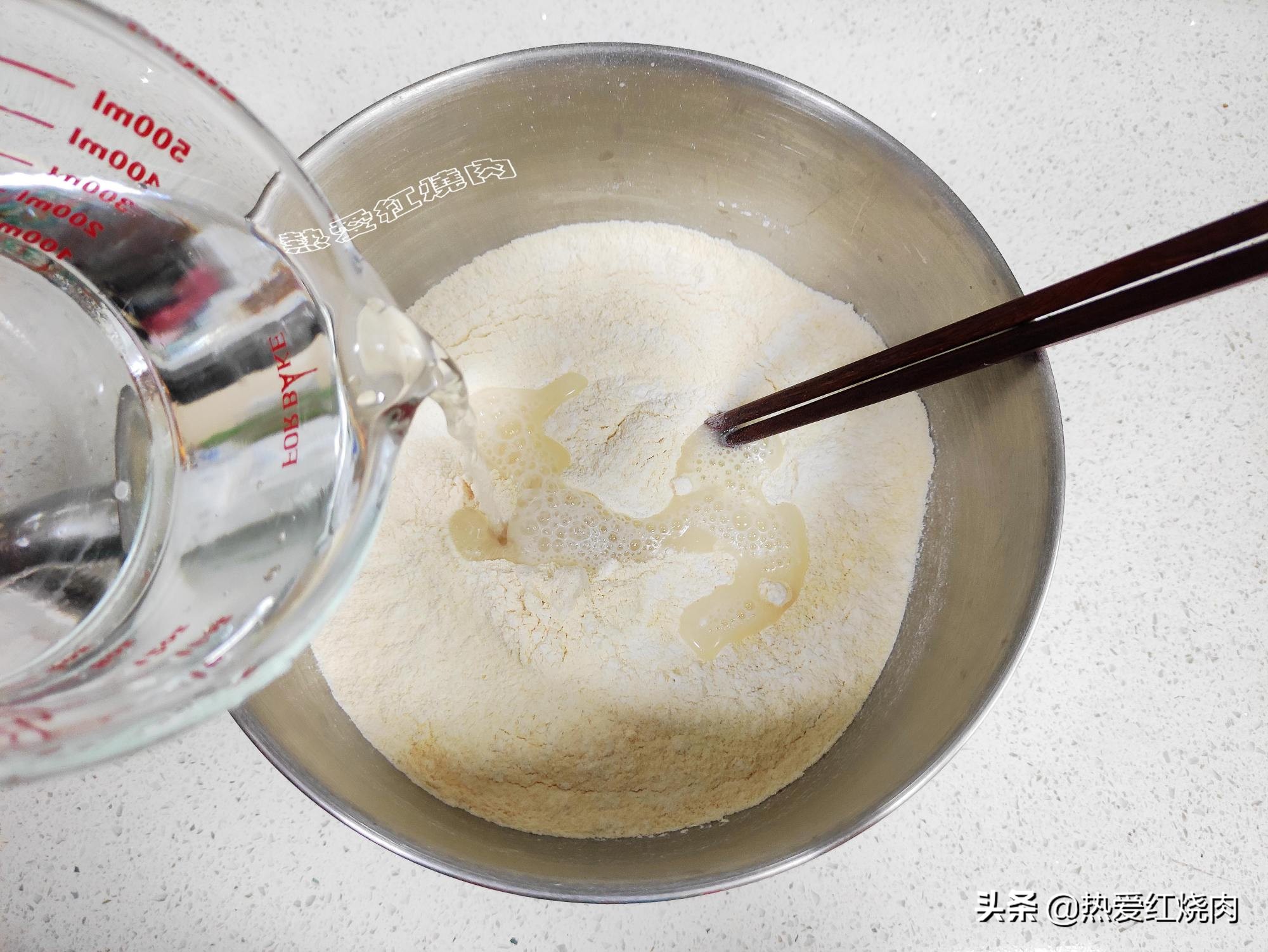 馒头蒸熟发酸怎么处理才好吃,自己蒸馒头为什么那么硬