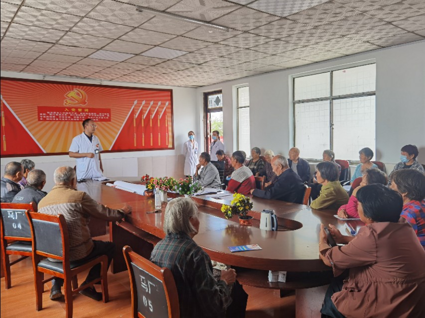 禹州市中心医院开展“10.17”扶贫日“百医包百村”义诊活动