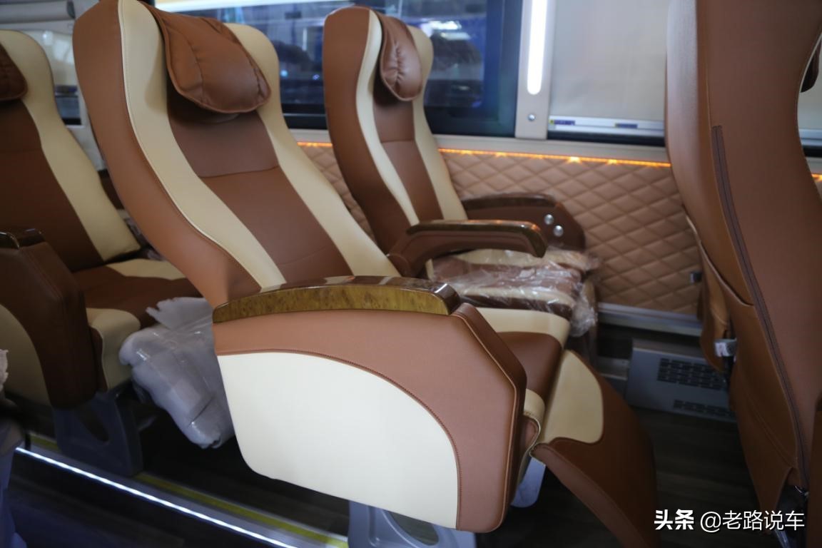 海格6127旅行家客车豪华版,海格旅游大巴