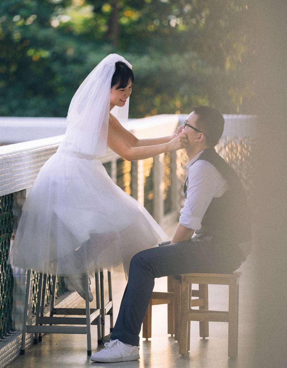 毕业班27名男生穿西装，给班里唯一女生备婚纱，只为圆她心中梦