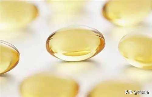 猫肉垫干裂不让人碰,猫肉垫黑色干裂