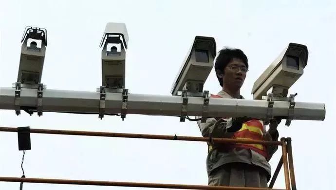 上海人，我劝你别再闯红灯了！