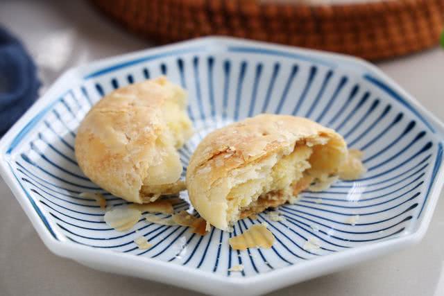 外皮酥软的绿豆饼怎么和面,绿豆饼圆的厚的外皮像炸过一样