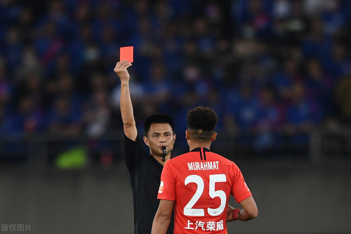 李铁的国家队名额有限，陈戌源作陪示好出糗，球员拆台挺不给力