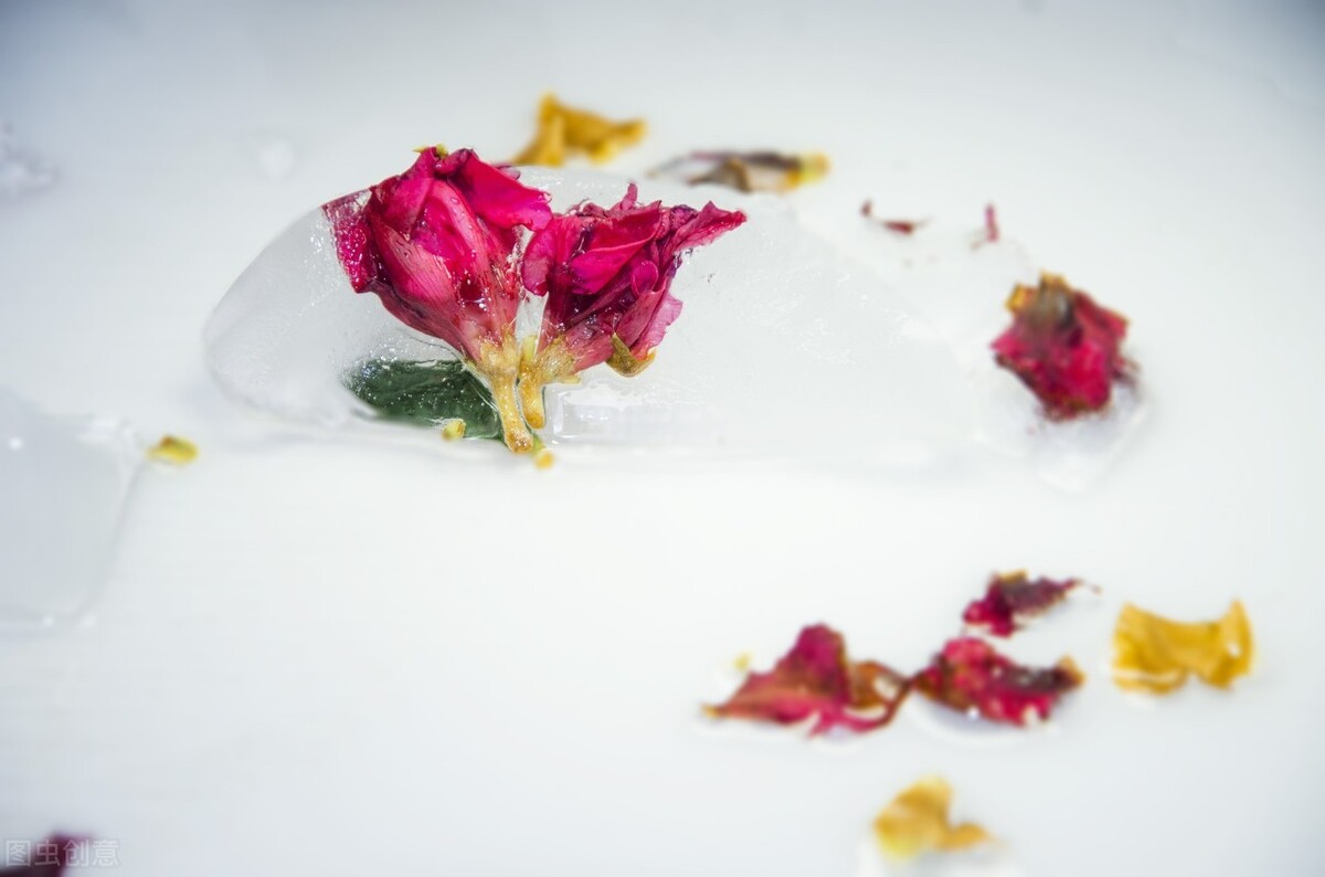 微妙无比——我曾与“玫琳凯”二度撞个满怀，便再也不想见