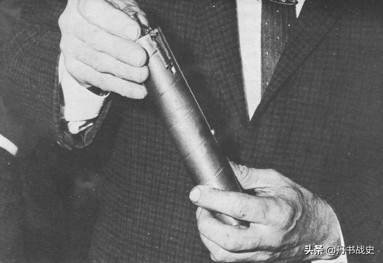 道格拉斯短距冲锋枪,道格拉斯无后坐力冲锋枪