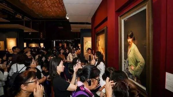 女模特忍受不了他，画到一半偷偷跑掉，后来这幅画卖了7015万