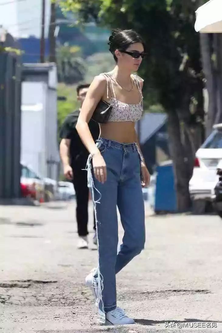 好看的人跟好看的人一起玩,为什么好看的女生都跟丑的在一起