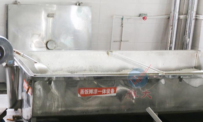 菊花酒在古代又称长寿酒，那菊花酒是怎样酿造出来的？