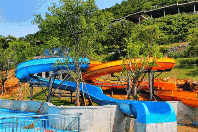 全世界最美的溶洞温泉,很美的天然溶洞温泉