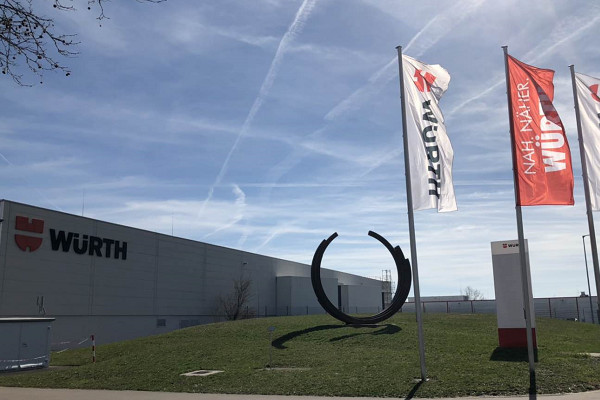 一个德国卖螺丝的，凭什么和马云一样有钱！