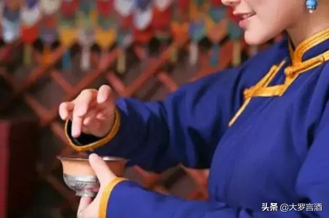 古老的祭祀与迎客的“下马酒”