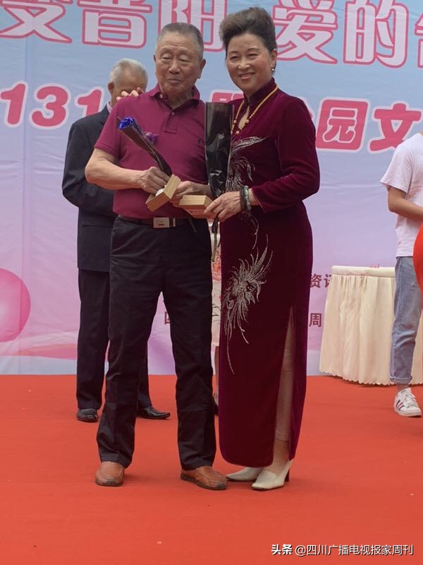 晋吉社区居民1314主题公园赴一场浪漫之约