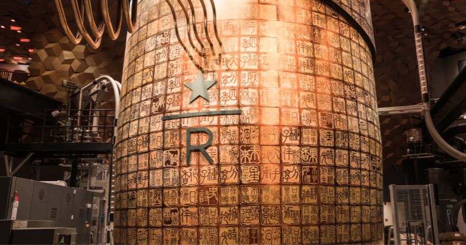 星巴克首席执行官哪里人,星巴克的设计是谁设计的