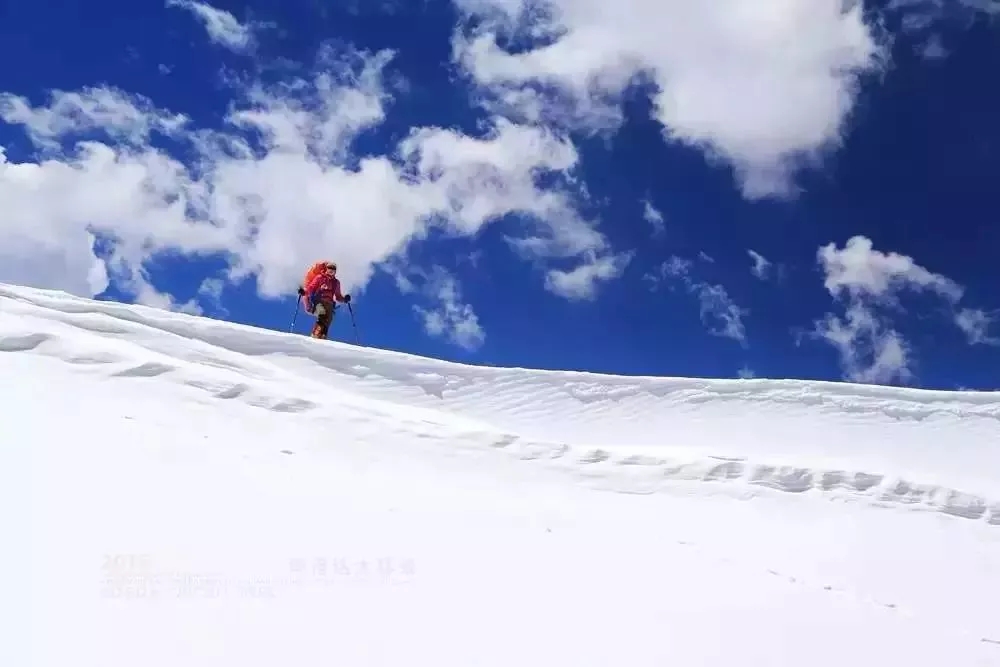 徒步穿越新疆博格达峰,新疆最凶险穿越戈壁路线