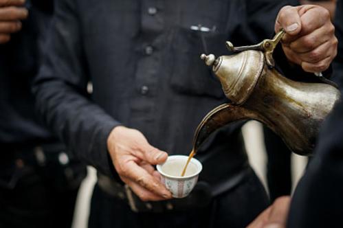 去迪拜旅游，这3种“土豪”美食别错过，网友：第一种真“土豪”