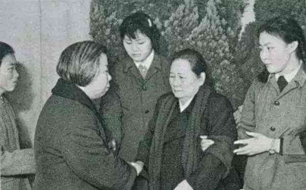 宋庆龄不与孙中山合葬的理由：那是安葬大人物的地方，我没资格