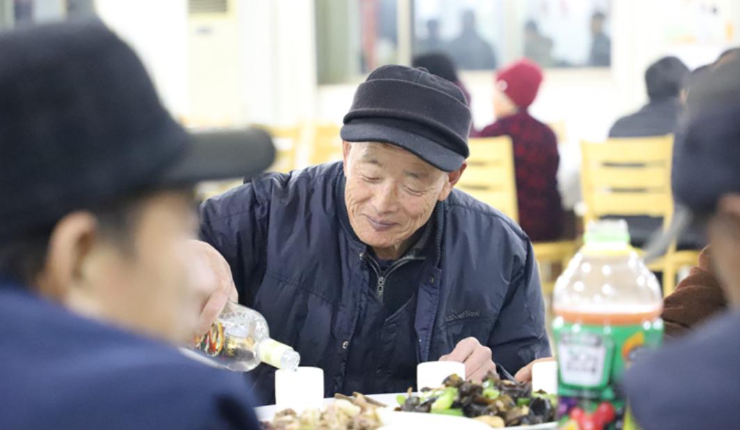 年轻人不会喝醉怎么办,年轻人不懂得喝白酒