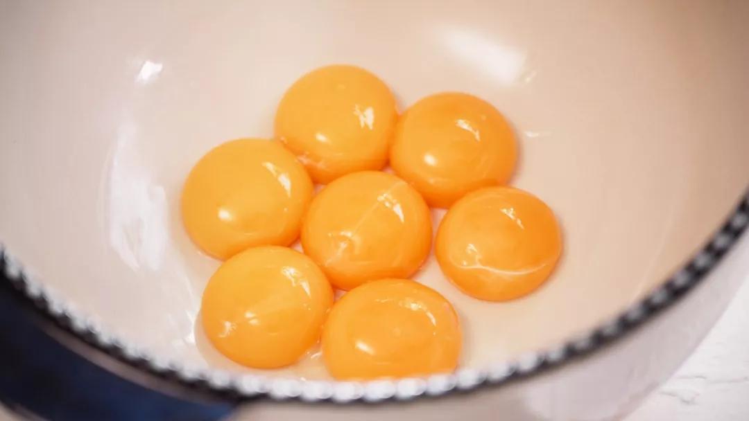 电饭煲生存指南，一键做一只番茄饭+蜜汁鸡翅+香软蛋糕