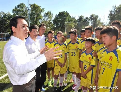 给许家印老板献上一计，收购晋江某上市公司，替代耐克牵手国足