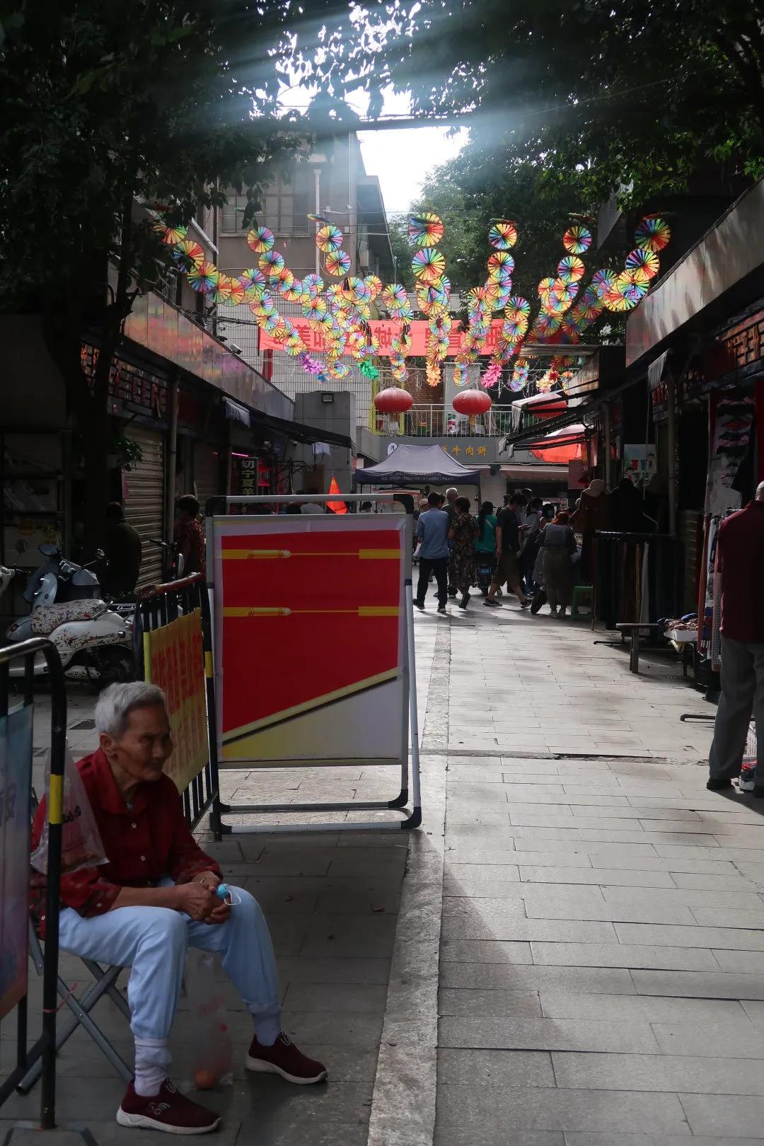 西安正宗小吃街是回民街吗,西安正宗本地小吃街回民街