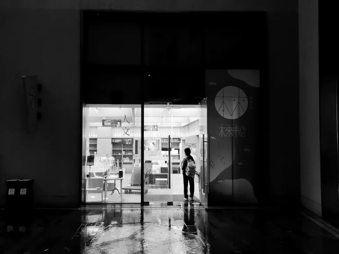 一家面临倒闭的书店,一家书店引起的血案