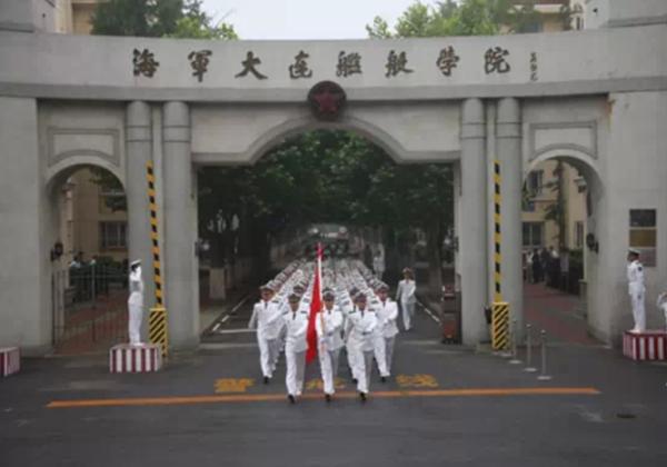 大学毕业还有铁饭碗？这些大学考上就不愁工作，网友：悔不当初