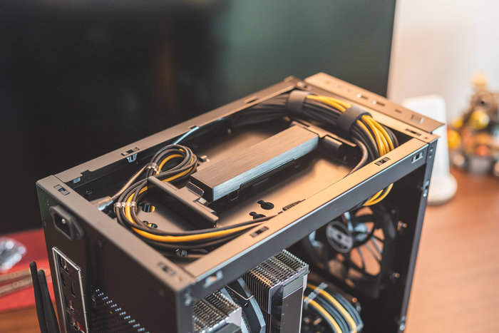 itx顶级主机配置,能提着走的机箱