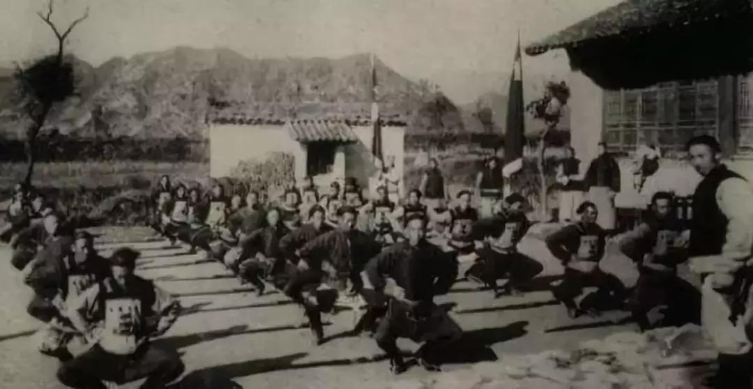 和珅是怎么从侍卫成为一品大员的,清朝大内侍卫和珅