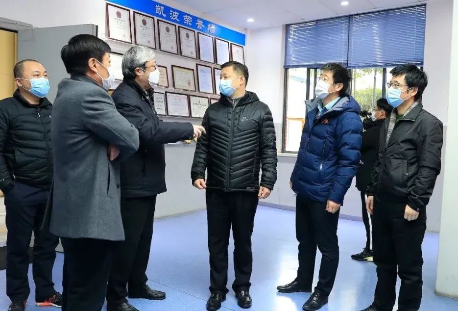 送“礼包”下去，带问题上来！区委书记章曦昨天走访调研这5家企业