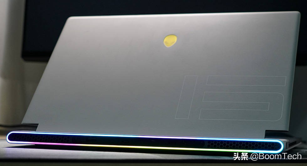 将4只风扇塞入厚度仅有16mm的纤薄游戏本内聊聊Alienwarex15R1