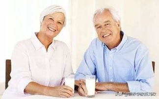 53岁每天喝一袋纯牛奶好吗 (健康科普中老年要不要每天喝牛奶)