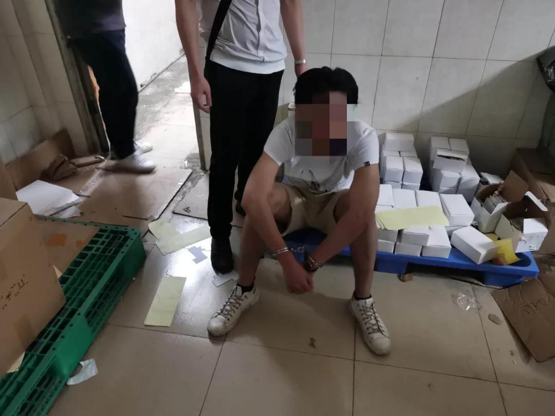 大牌香水在哪买正品便宜,网上买的大牌香水小样是真的吗