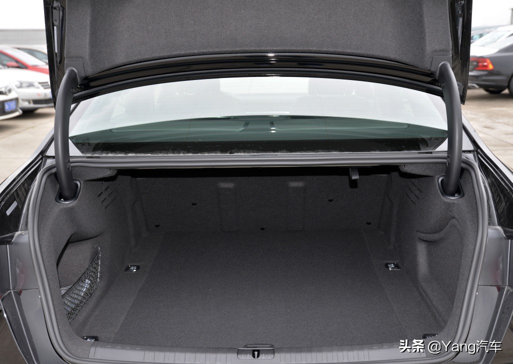 奥迪a8打6折,19年最新款奥迪a6l豪华和臻选区别