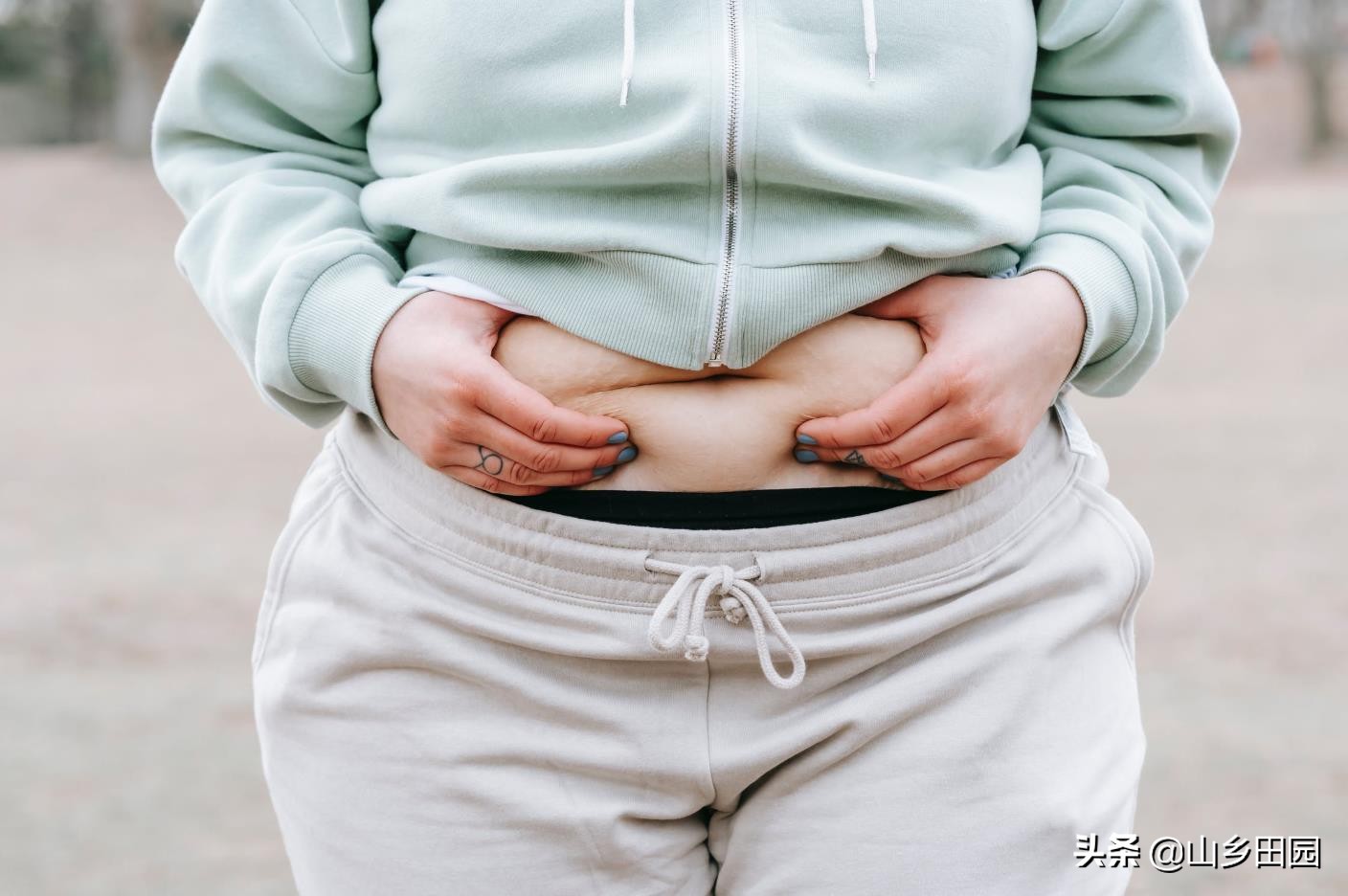 c罗发布会上拒喝可乐,c罗发布会喝可乐