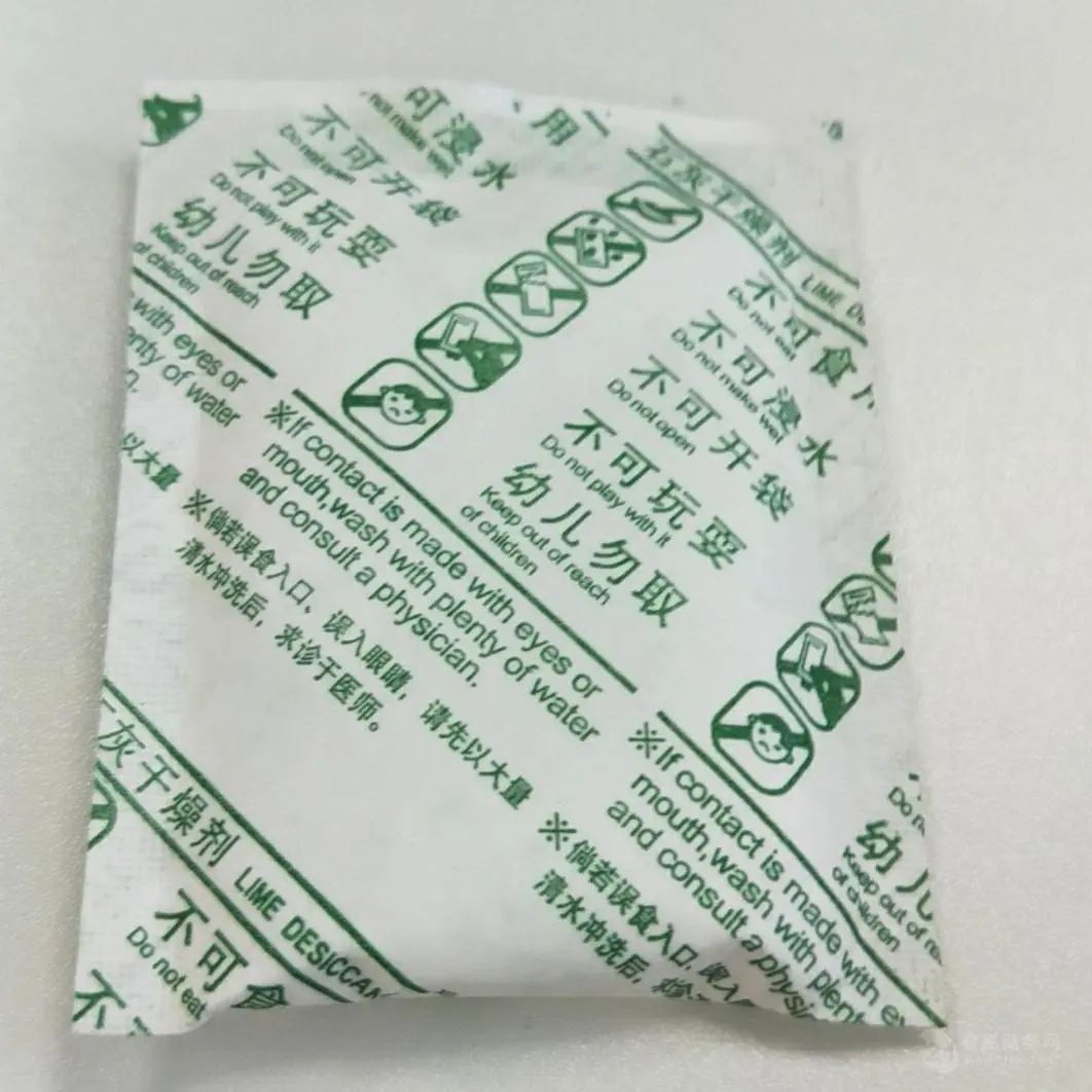 宝宝不小心误食了干燥剂该怎么办,宝宝误吃了一点透明的干燥剂