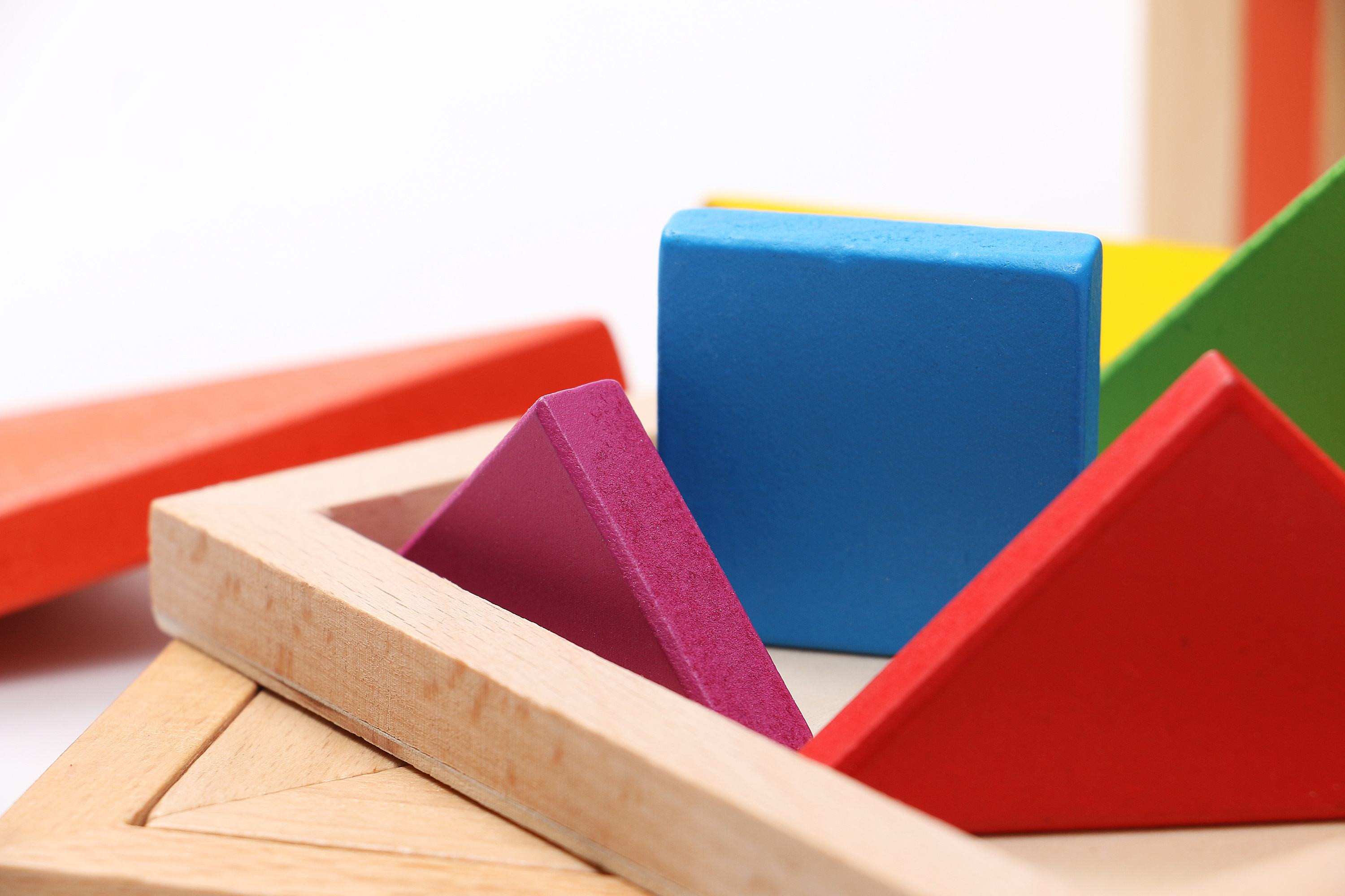 七巧板是古老的中国传统智力玩具,七巧板智力玩具