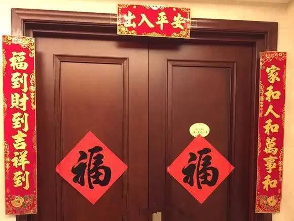 家有人戴孝过年能贴对联和福字吗,过年贴对联福字的时间