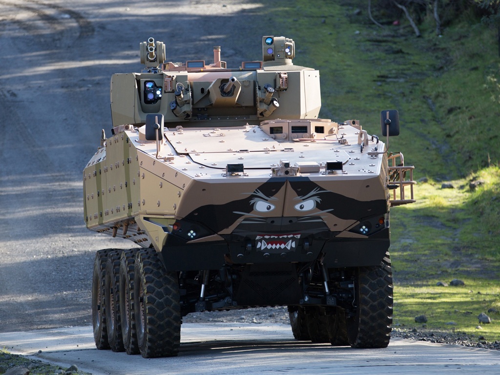 摩天大楼上面的机械怪兽,摩天大厦狂暴巨兽视频