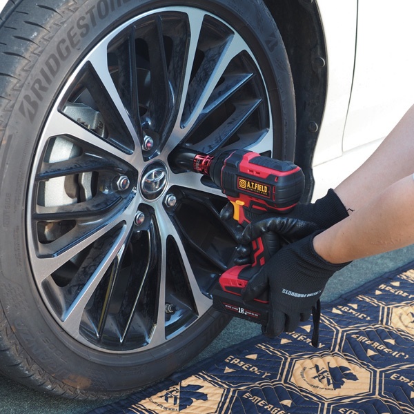 模玩周边：《新世纪福音战士》充电式冲击扳手组合