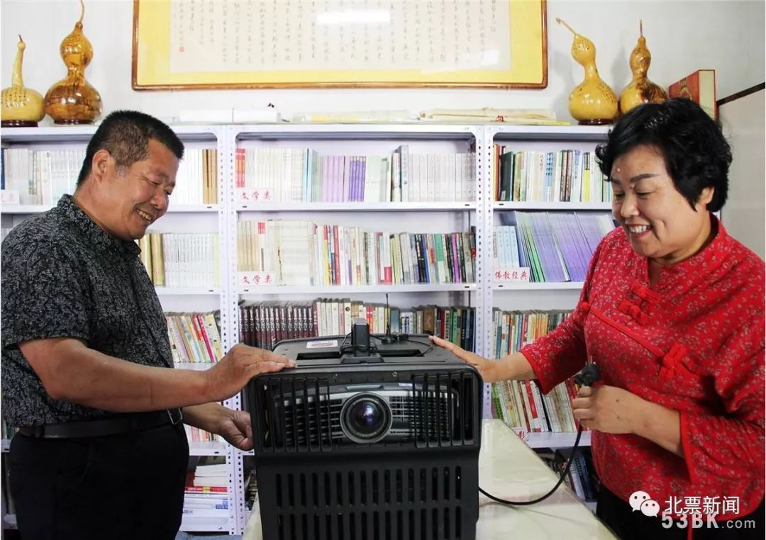 24年,他用光影点亮小镇夜空