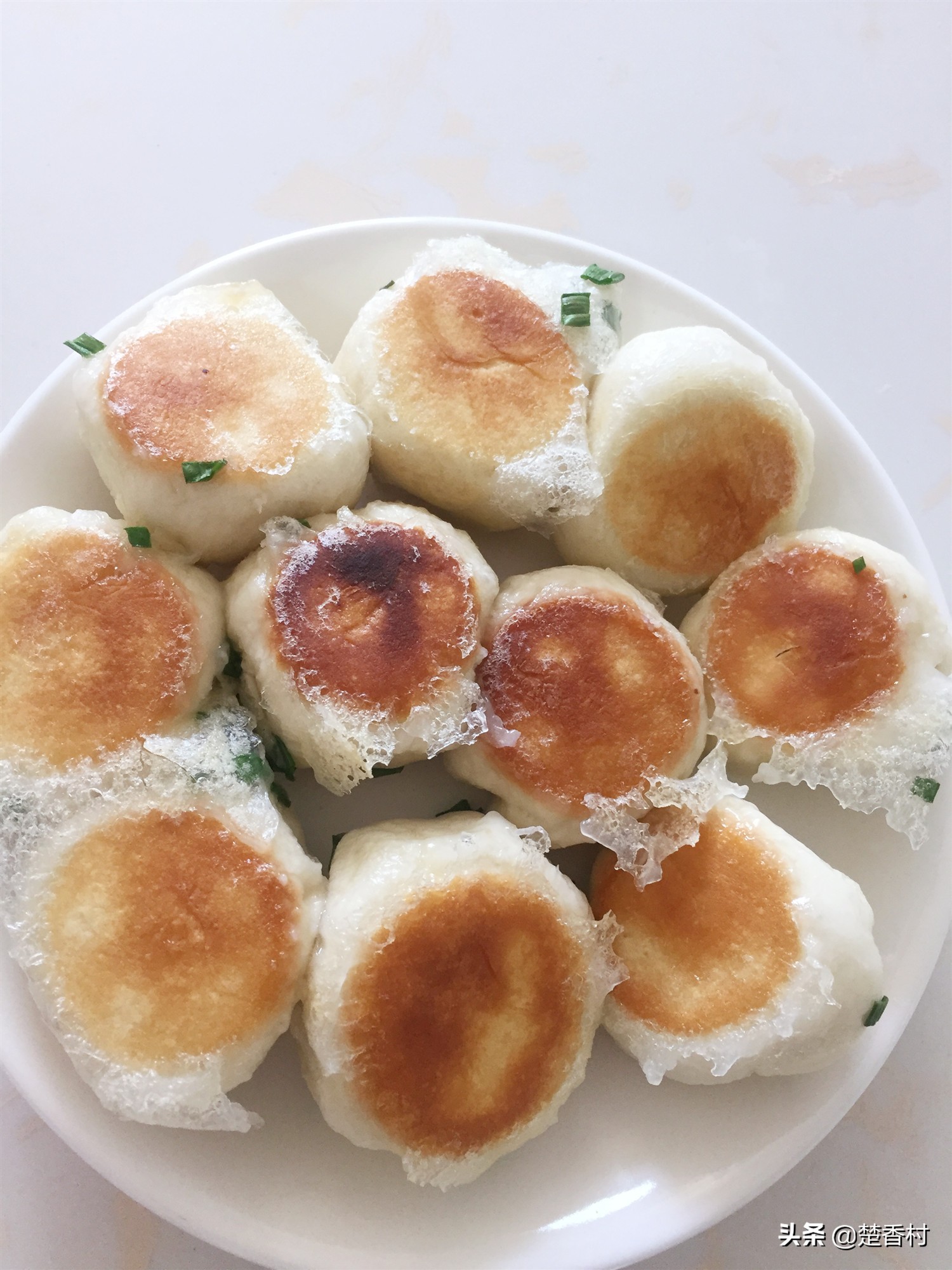 金黄焦香羊肉水煎包,焦香美味的水煎包就做好了