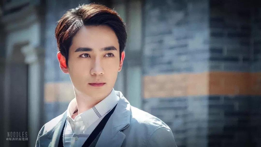 著名演员评朱一龙获奖,朱一龙最佳男演员获奖感言完整版