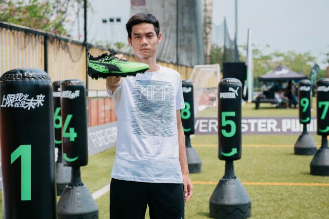 足球小将不畏雨雪斗严寒,炎炎夏日足球少年挥汗逐梦绿茵场