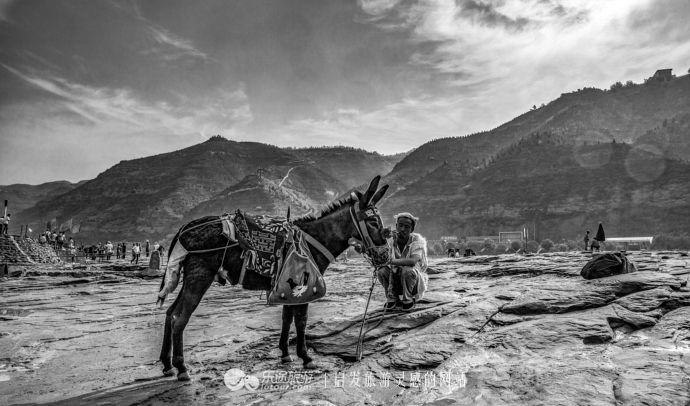 “盖河漩涡，如一壶然。”跃然纸上似惊鸿戏水