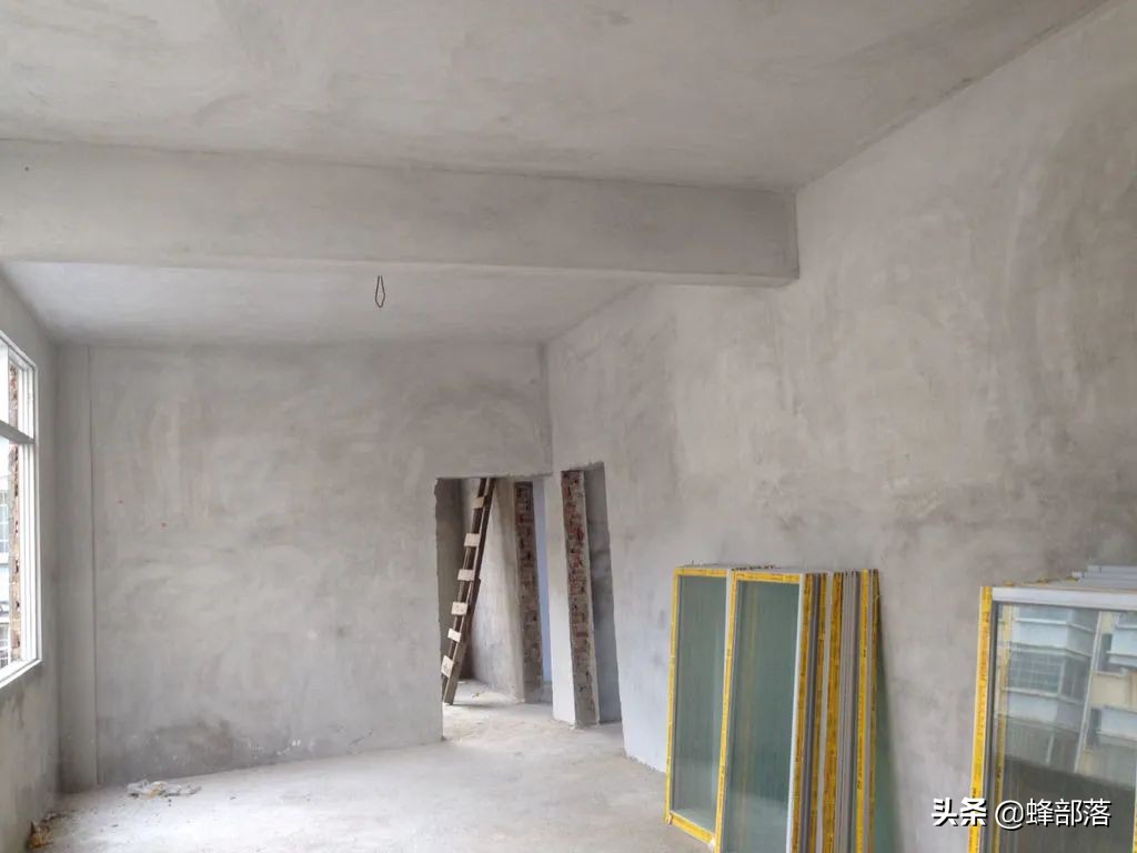 农村自建房顶层墙体开裂怎么处理,自建房室内墙根起皮脱落什么原因