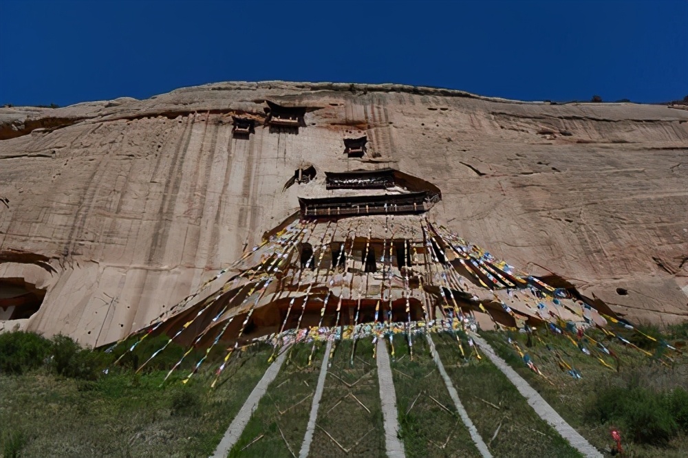 马蹄寺石窟被称为中国石窟之祖,金塔寺石窟和马蹄寺石窟