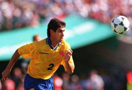 世界杯上乌龙球后遭球迷枪杀,因为乌龙球被枪杀的足球运动员