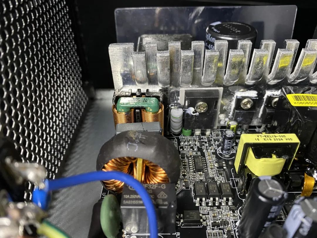 500w电源全新,500w电源长城