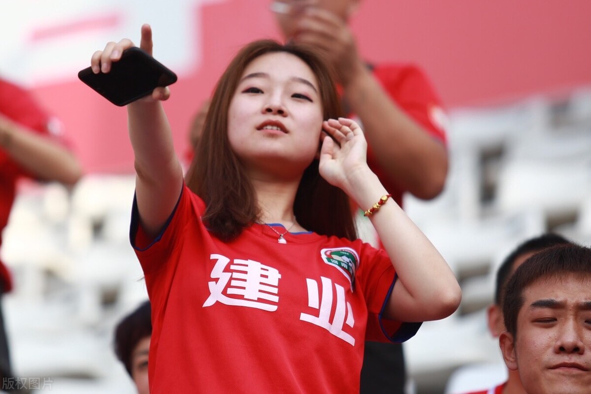 对于现在的中国足球的看法,中国足球反映了中国的现状